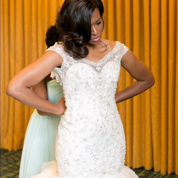 Stunning Wedding Gown! - Picture 4 of 8